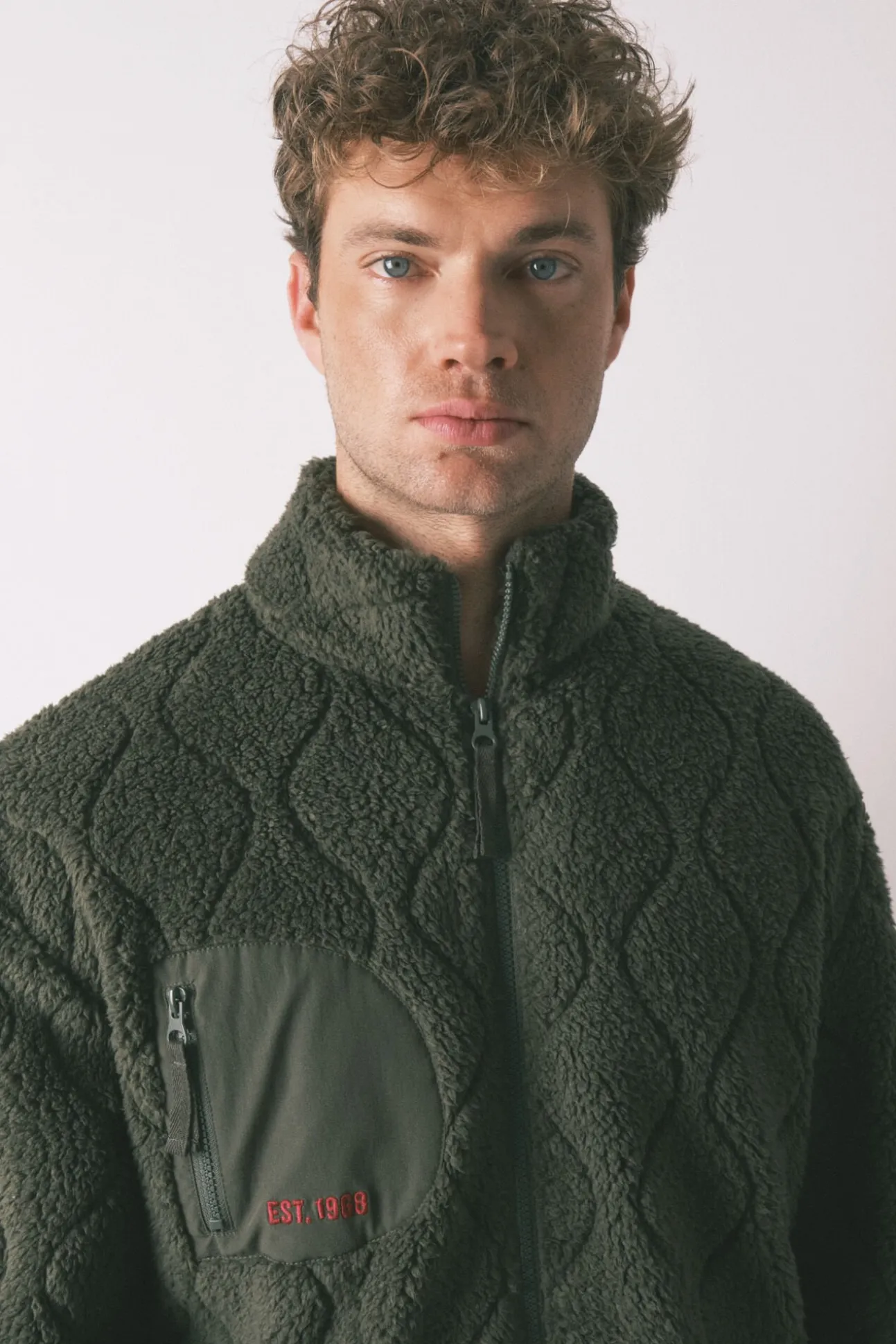 Bata corta hombre borreguito verde Hotwheels