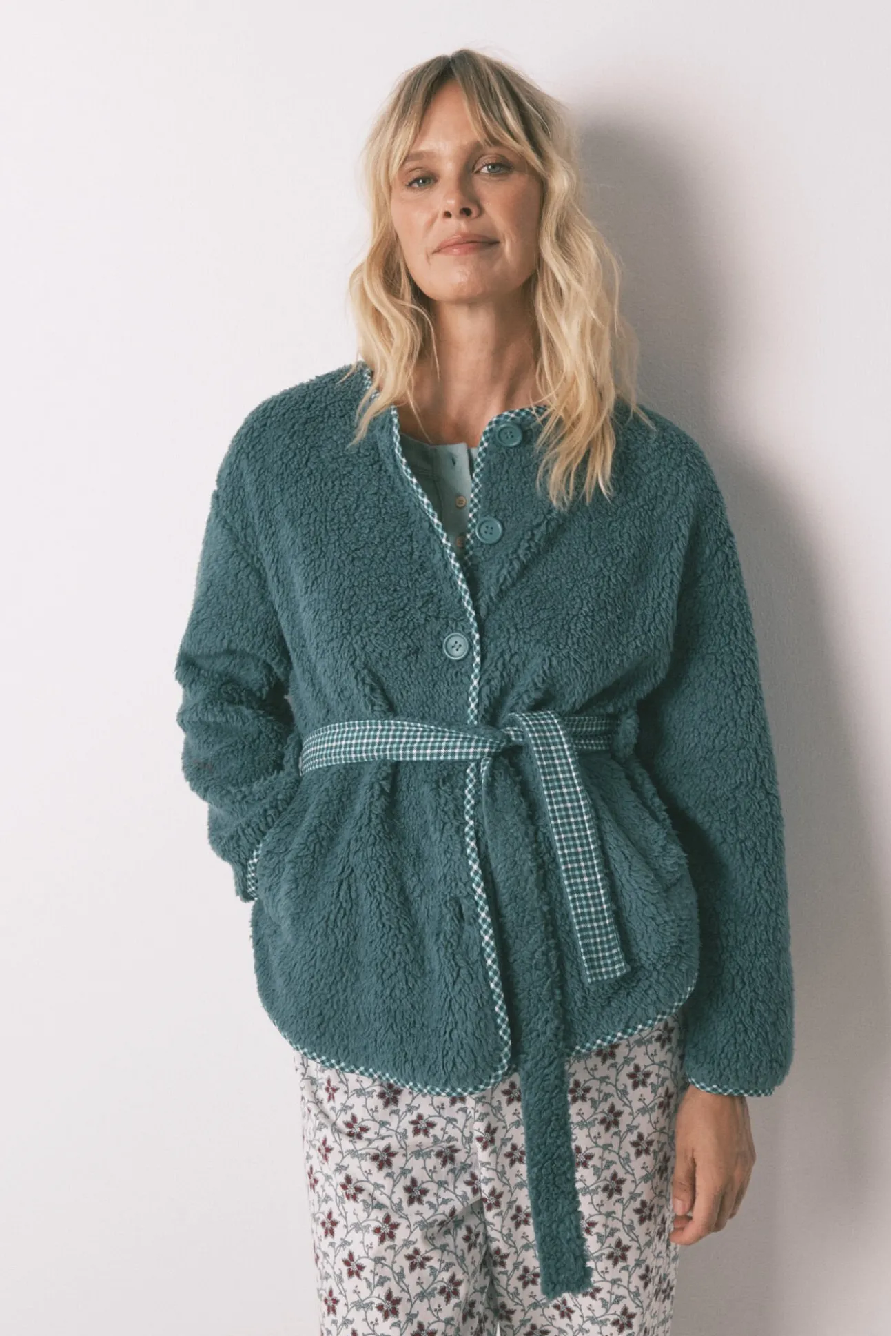 Bata corta tejido borreguito verde