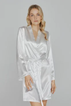 Bata de mujer Ivette Bridal corta de satén en blanco