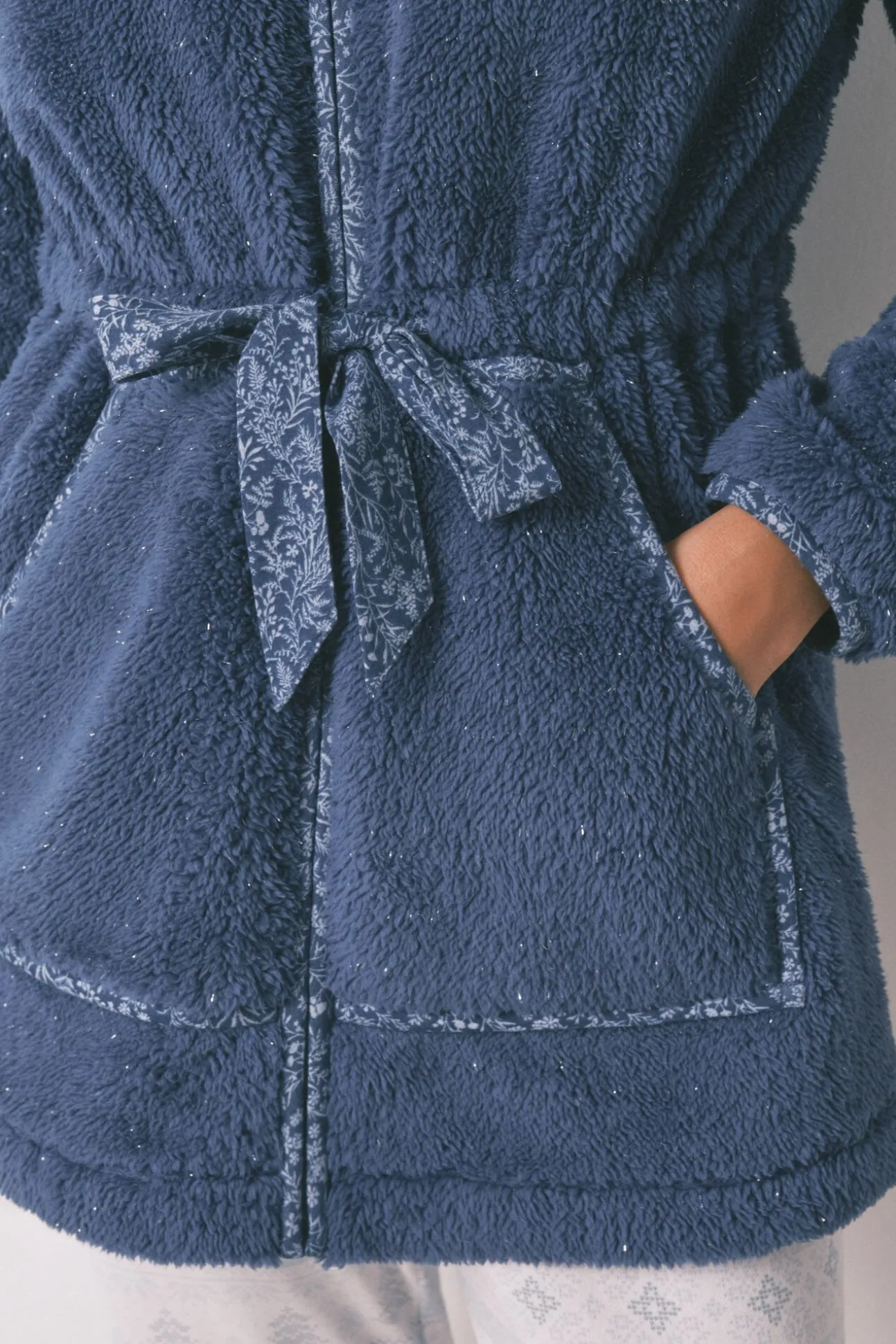 Bata midi capucha polar azul lurex