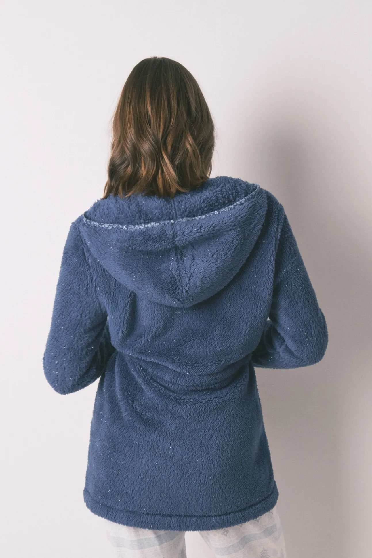 Bata midi capucha polar azul lurex