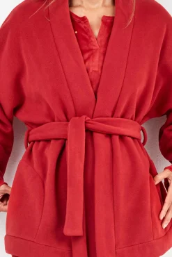 Bata pelo color rojo