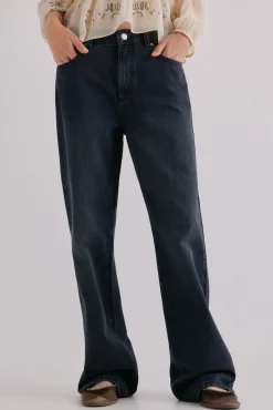 Beatrice. Vaqueros de corte recto