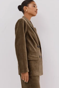 Blazer de mujer cruzada de pana