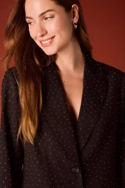 Blazer entallada de strass.