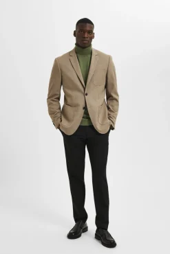 Blazer slim fit elaborada con materiales reciclados