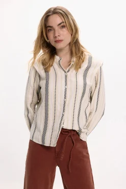 Blusa con bordados de algodón