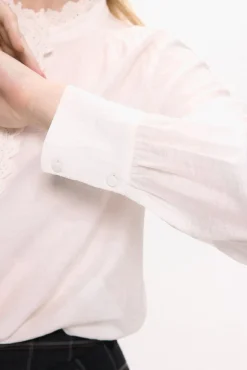 Blusa de manga larga con bordado inglés