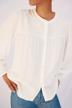 Blusa detalle bordado