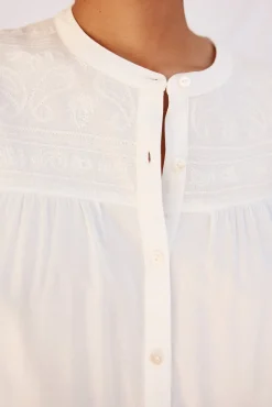 Blusa detalle bordado