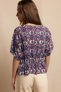 Blusa estampada bordado