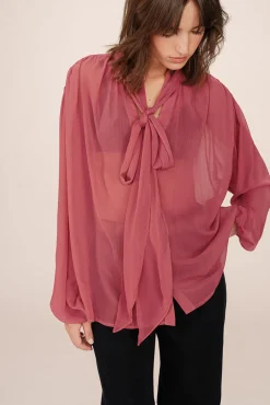 Blusa fluida con lazada