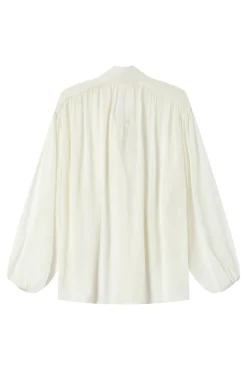 Blusa fluida con lazada