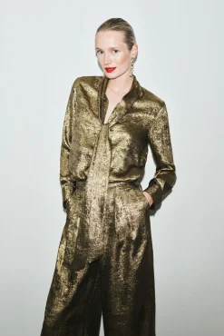 Blusa lazo efecto dorado