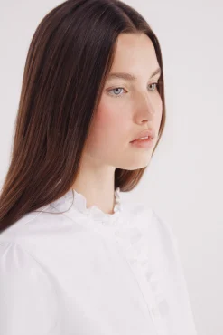 Blusa Oxford cuello volante