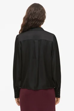 Blusa satinada de manga larga