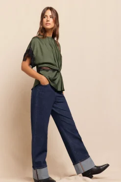 Blusa satinada encajes