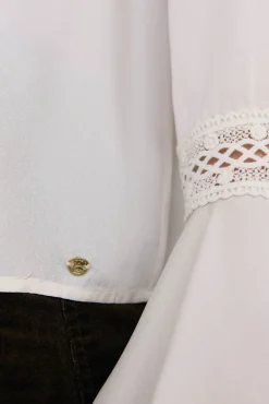 Blusa volantes puntilla