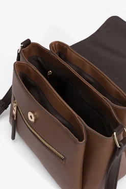 Bolso bandolera combinado con solapa