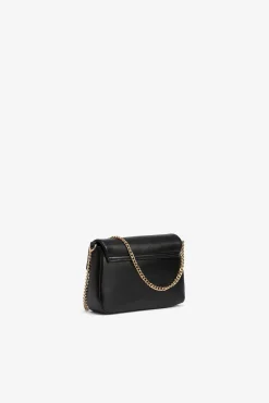 Bolso bandolera metalizado con solapa