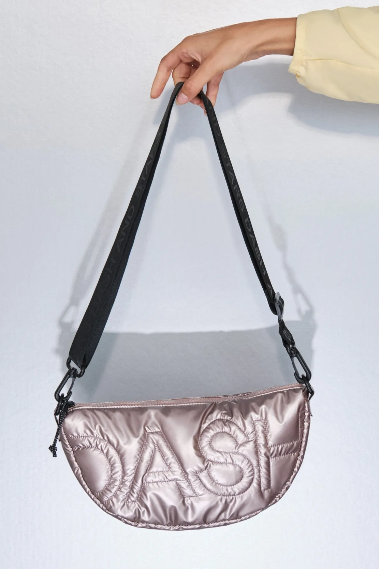 Bolso bandolera nylon rosa metalizado