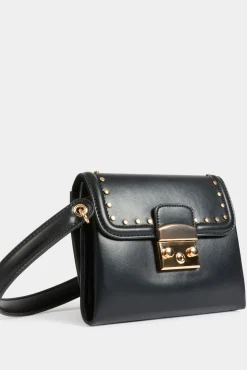 Bolso bandolera y tachuelas