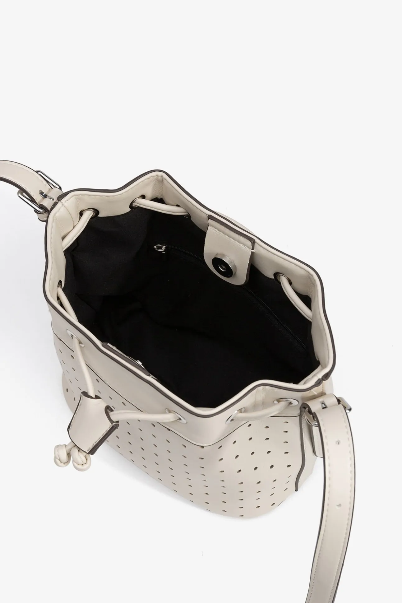 Bolso bucket efecto piel perforada