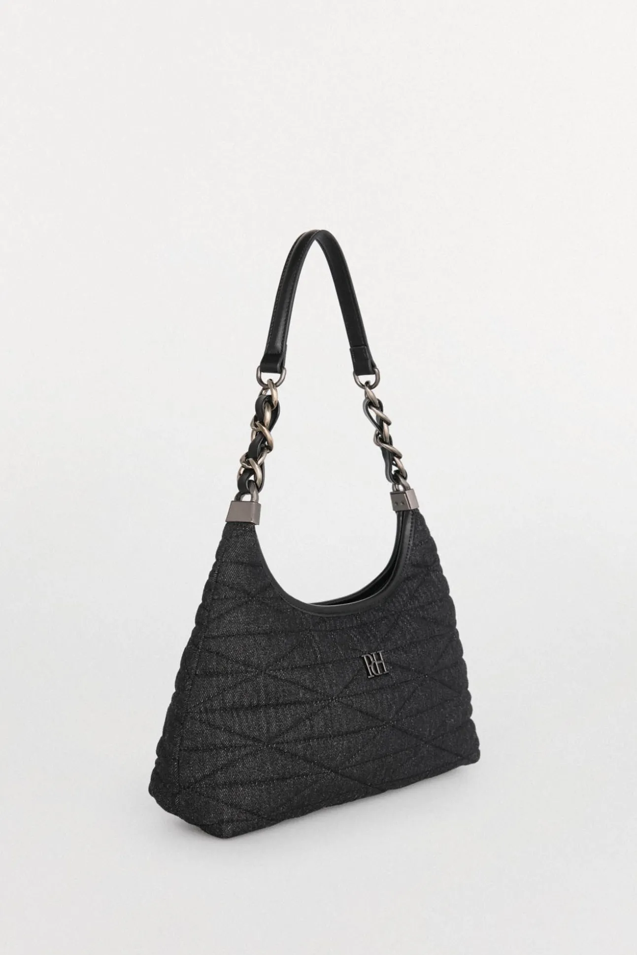 Bolso hobo acolchado con asa de piel y cadena