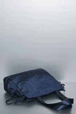 Bolso tote nylon azul satinado