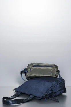 Bolso tote nylon azul satinado