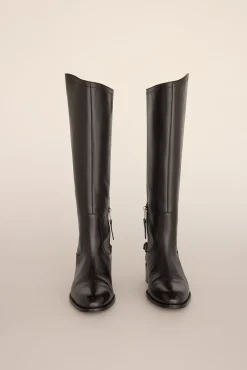 Bota hípica con detalle metálico