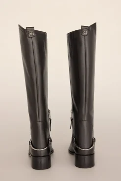 Bota hípica con detalle metálico