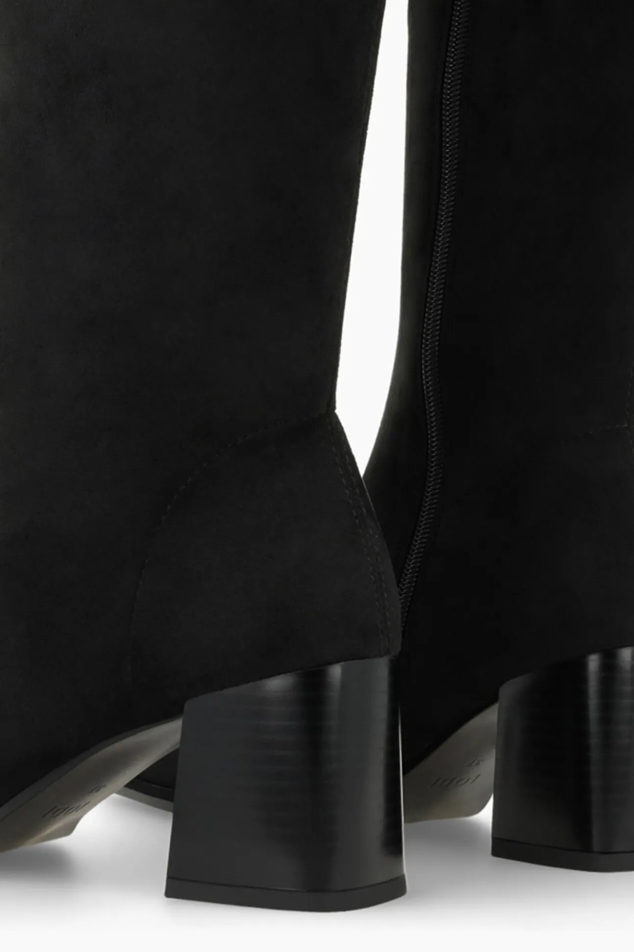 Botas en antelina con tacón