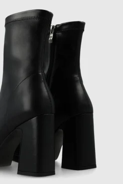 Botines en antelina con tacón