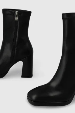 Botines en antelina con tacón