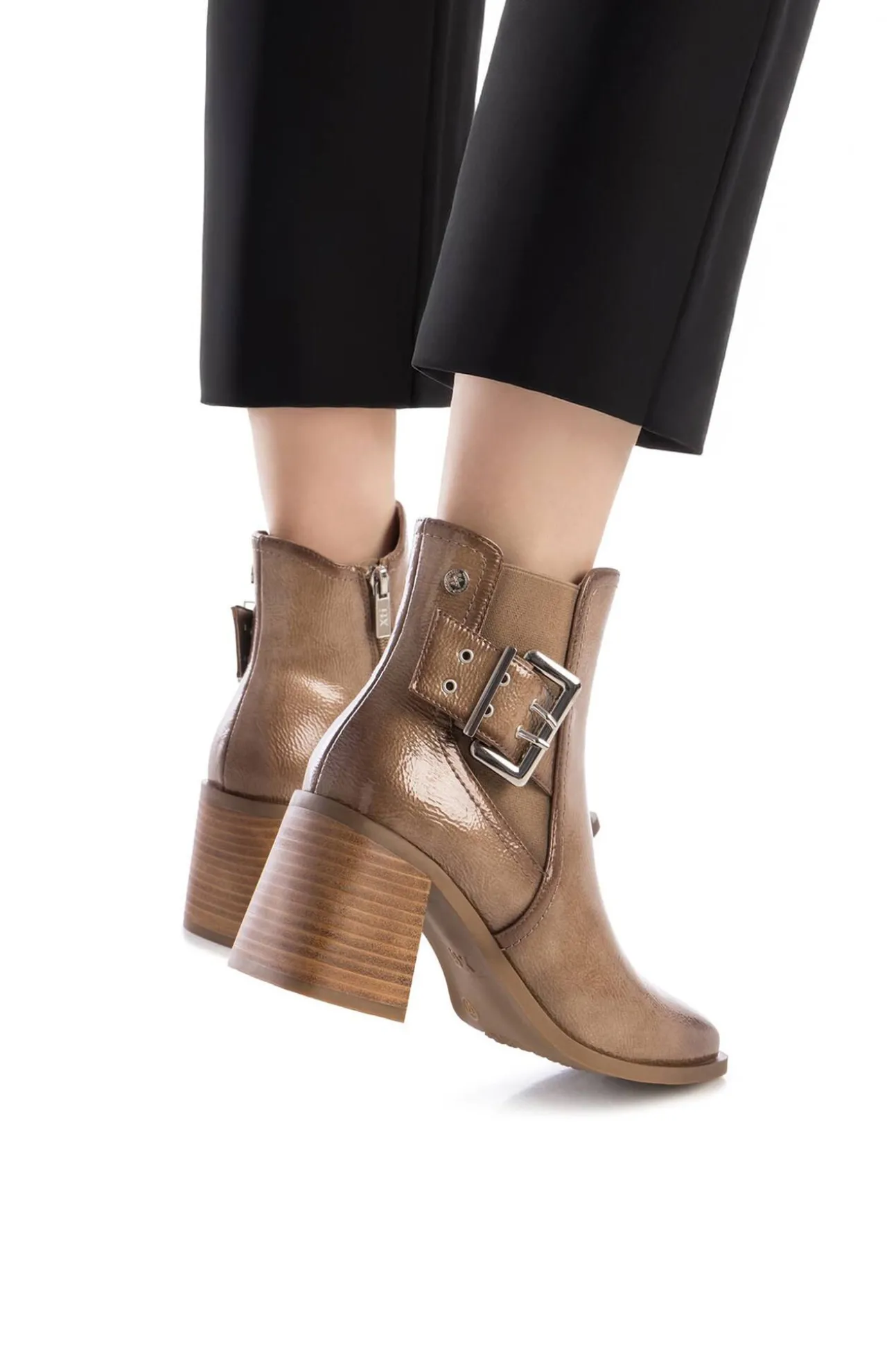 Botín de tacón tipo chelsea