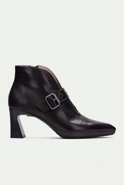 Botín punta fina con hebilla y ojetes ATLANTA