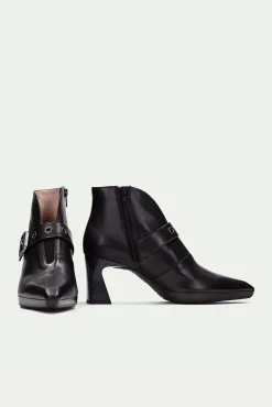 Botín punta fina con hebilla y ojetes ATLANTA