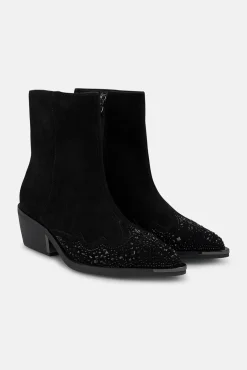 Botín tacón bajo detalle pedreria