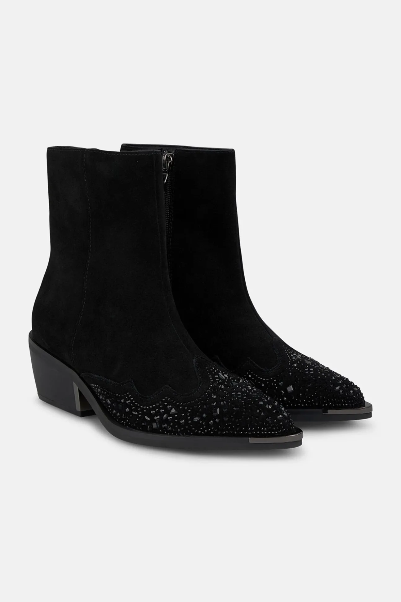 Botín tacón bajo detalle pedreria