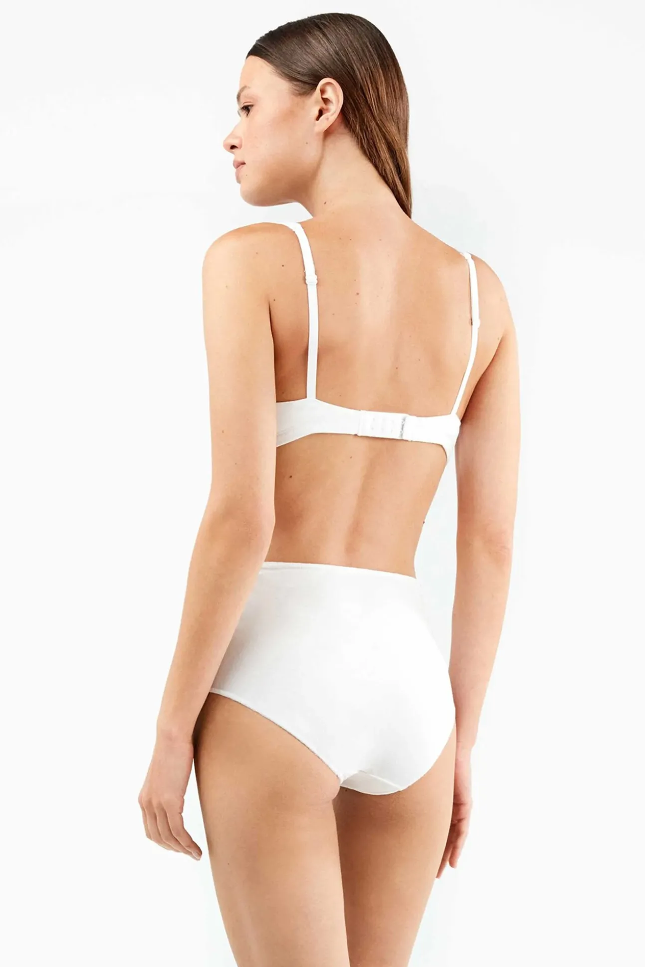 Braga alta con galón de encaje y camales