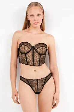 Braga brasileña encaje bordado