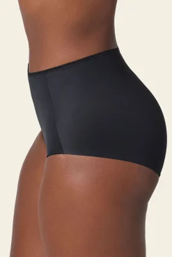 Braga clásica efecto invisible de compresión fuerte en abdomen