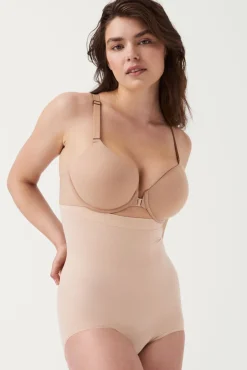 Braga moldeadora de talle alto nude. SPANX
