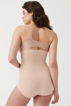 Braga moldeadora de talle alto nude. SPANX