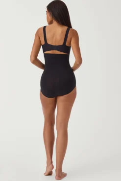 Braga moldeadora de talle alto nude. SPANX