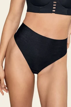 Brasileña tiro alto invisible