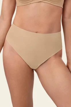 Brasileña tiro alto invisible