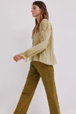 Bérénice. Vaqueros bordados