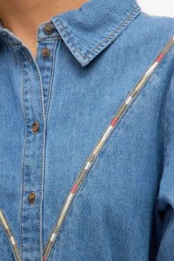 Camisa denim con detalle bordado